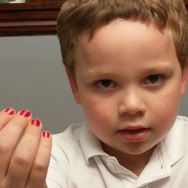 This five-year-old boy was bullied for wearing nail polish to school. His  dad did the most heartwarming thing to make him feel better | indy100 |  indy100