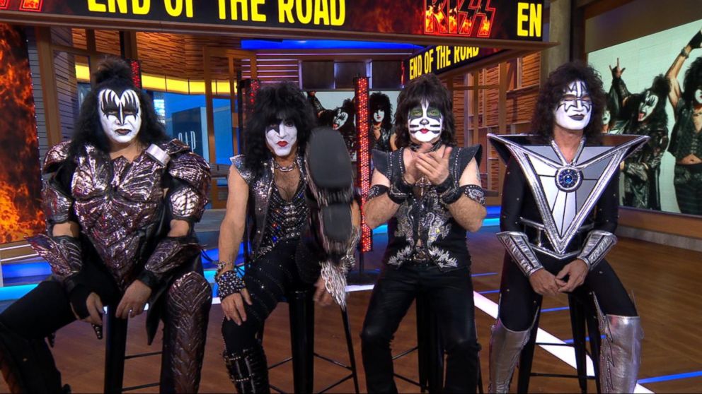 Legendary Rock Superstars Kiss Surprise Two Super Fans And The Reactions Are Priceless Video