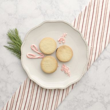 VIDEO: Alex Guarnaschelli's candy cane cookie sandwiches recipe