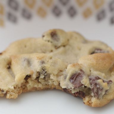 VIDEO: Snoop Dogg's peanut butter chocolate chip cookie recipe