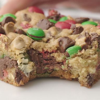 VIDEO: How to make M&M Christmas cookie bars