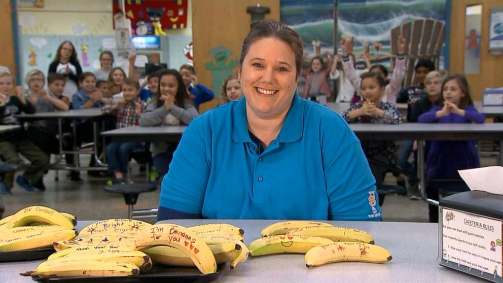 VIDEO: Cafeteria worker pens inspirational notes on bananas for her students