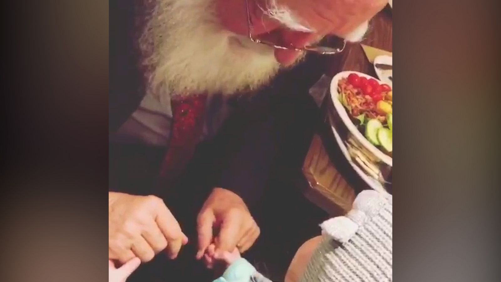 VIDEO: Santa spotted in a Cracker Barrel by child trying to help find his reindeer