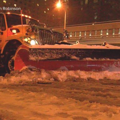 VIDEO: Winter storm slams Mid-Atlantic states 