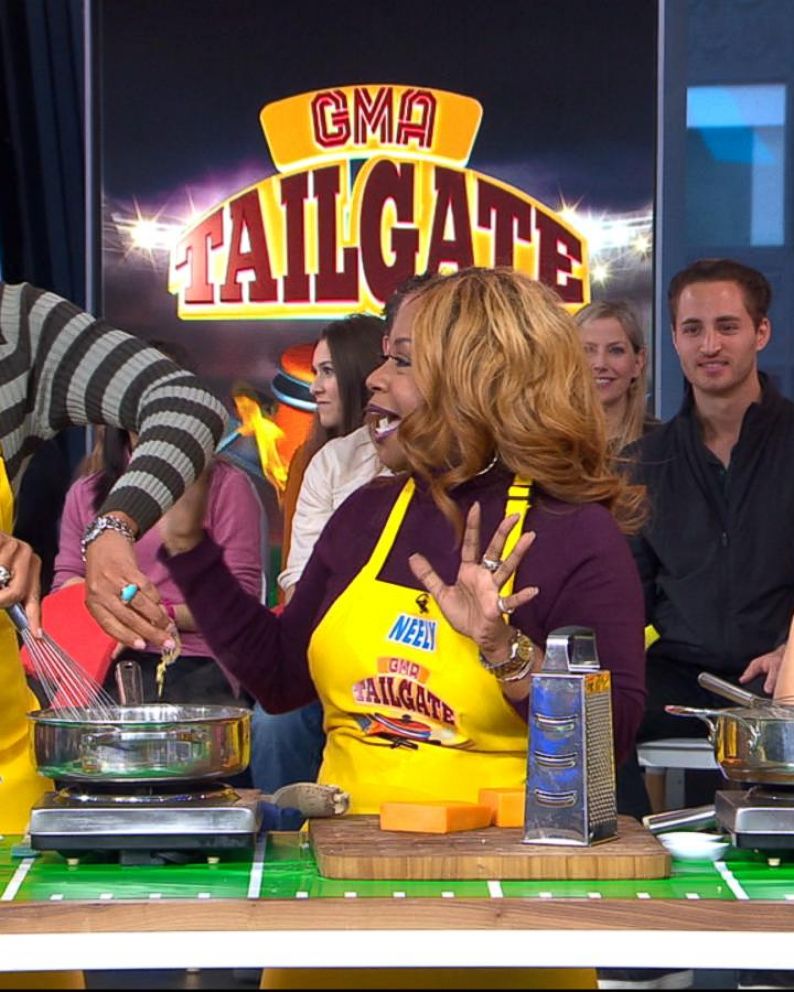 VIDEO: The GMA anchors ho head-to-head in a Super Bowl cook-off! 