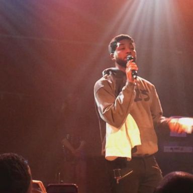 VIDEO: Jussie Smollett back on stage for 1st time after attack 