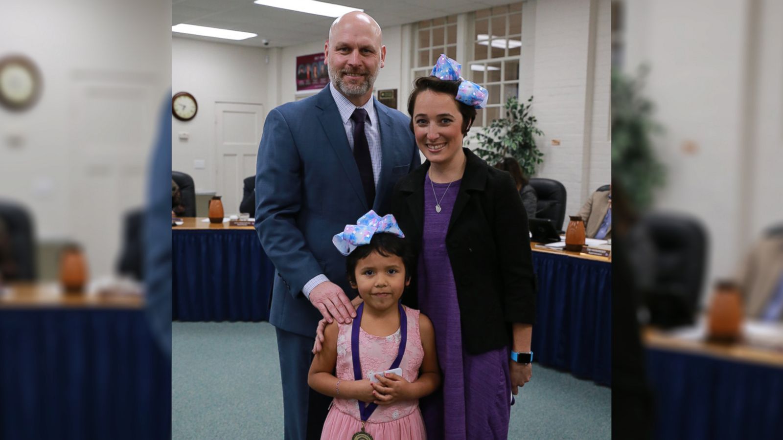 VIDEO: Teacher cuts hair for kindergartner who was teased for sporting a shorter style