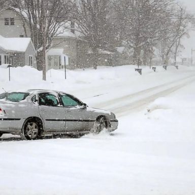 VIDEO: Cross-country storms cause chaos in Midwest, Northeast 