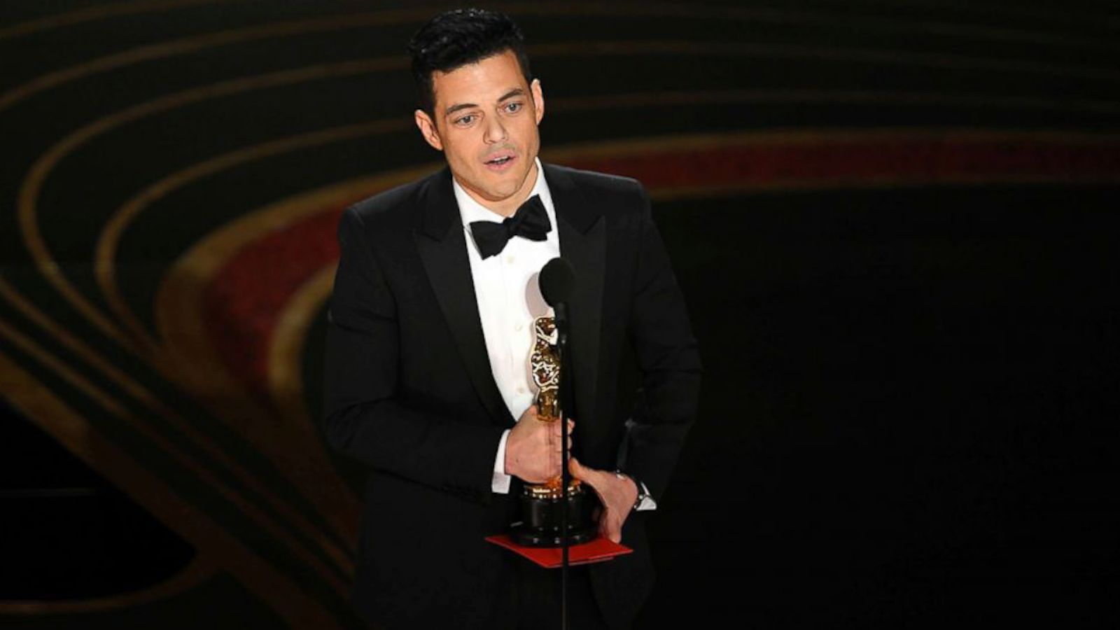 VIDEO: Rami Malek takes home an Oscar for best actor