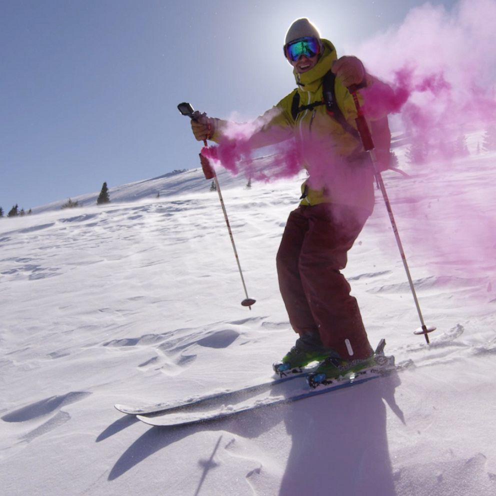 VIDEO: Colorado couple learns baby's gender by skiing through colored clouds