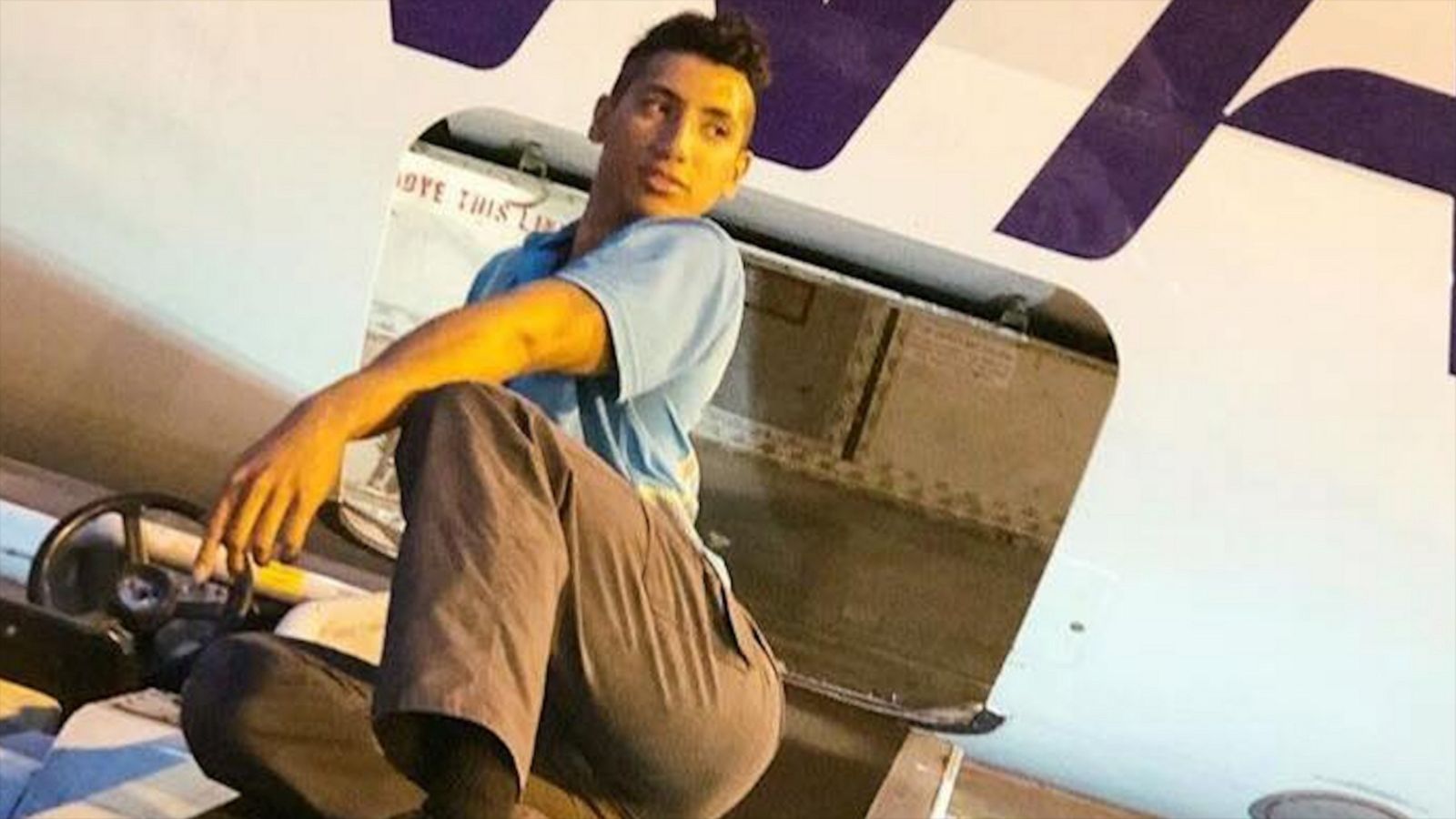 VIDEO: Here's an airline employee going viral for all the right reasons