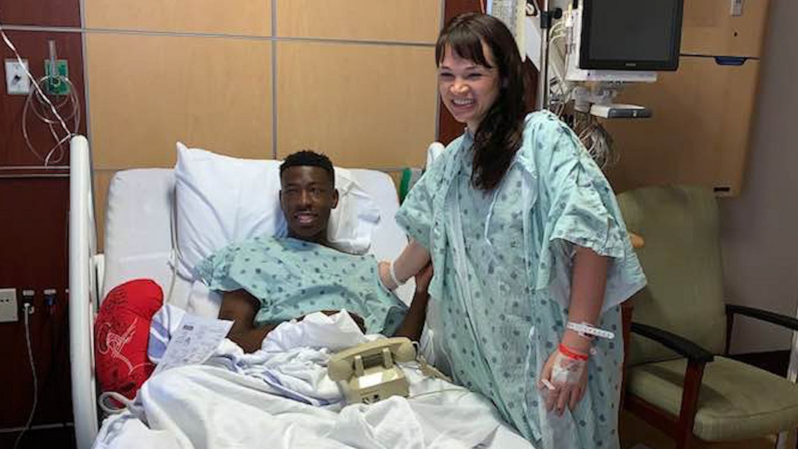 VIDEO: Mom gives kidney to 24-year-old after seeing plea written on his mother's car