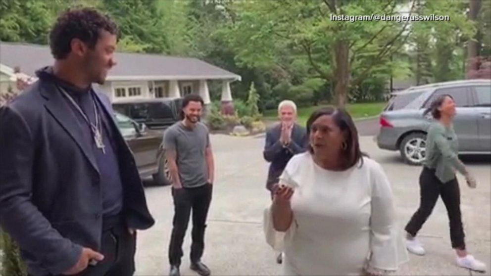 Russell Wilson Gives Mom New House for Mother's Day