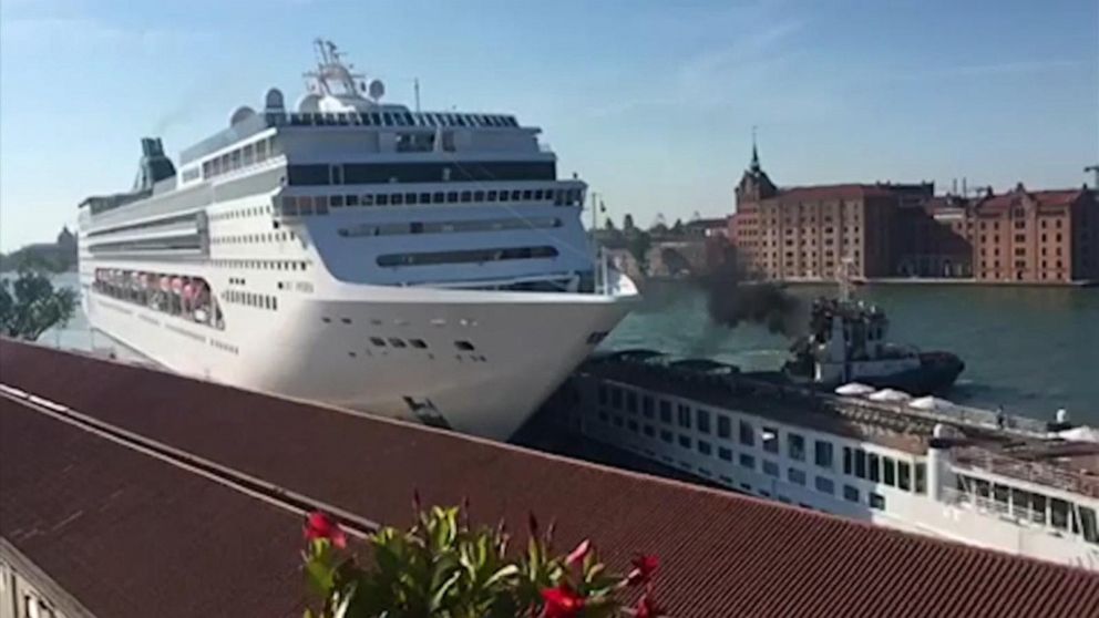 Cruise Ship Crash Caught On Camera Video Abc News