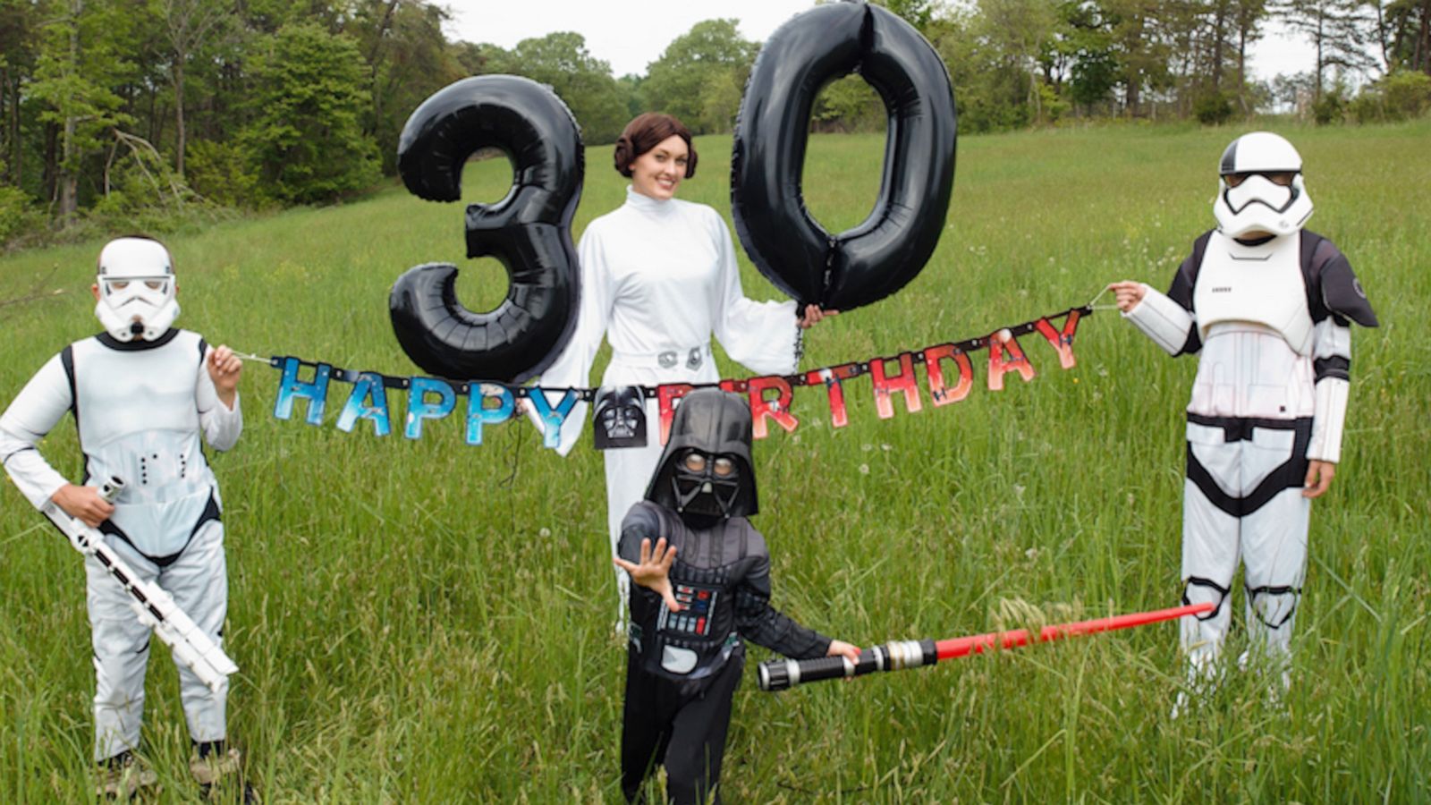 VIDEO: Mom celebrates her 30-'Sith' birthday with Star Wars photoshoot