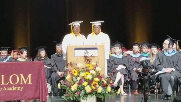 Video Identical Twin Sisters Graduate High School As Co Valedictorians With 40 Gpas Abc News