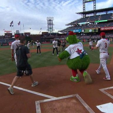 VIDEO: 'GMA' anchors throw the 1st pitch at a Phillies game 