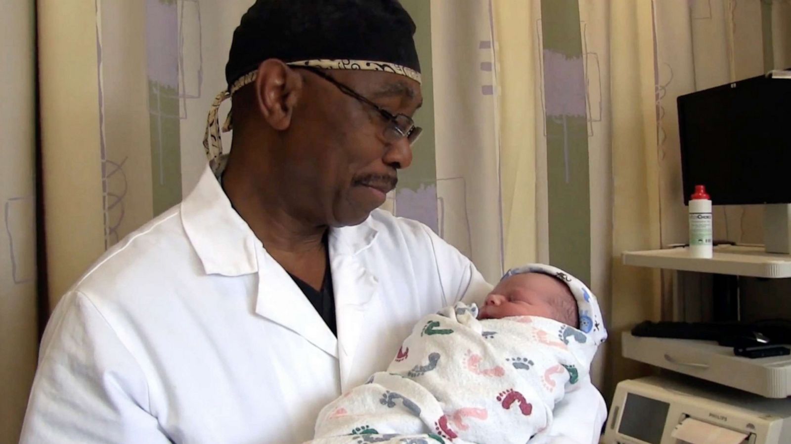 VIDEO: Doctor who sang to 8,000 babies after deliveries gets heartfelt honor