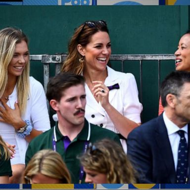 VIDEO: Duchess Kate surprises fans at Wimbledon