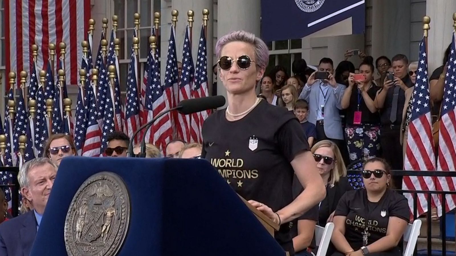 VIDEO: Megan Rapinoe says 'it's our responsibility to make this world a better place'