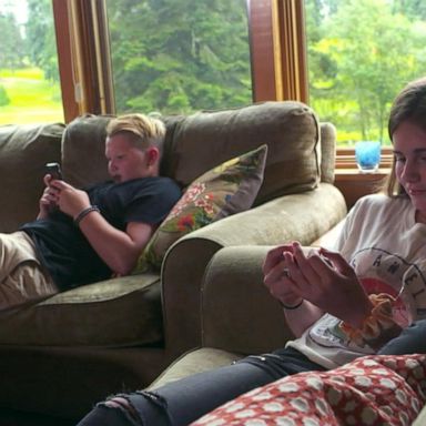 VIDEO: Parents hire coaches to help limit their kids' screen time 