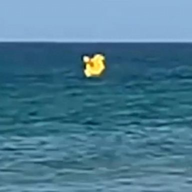 VIDEO: Boater helps rescue toddler stranded on inflatable duck 