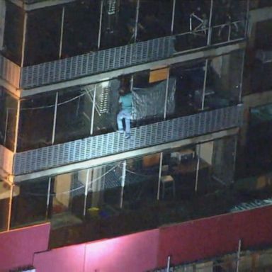 VIDEO: Philadelphia man scales apartment building on fire