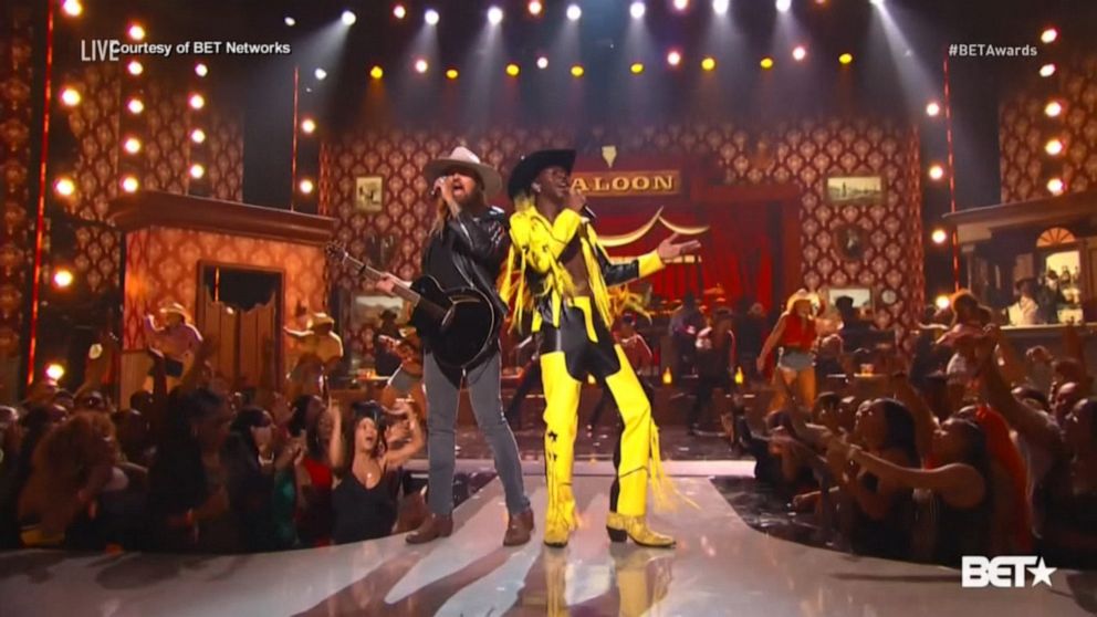 Video Lil Nas Xs Old Town Road Ties Chart Record Abc News 3736