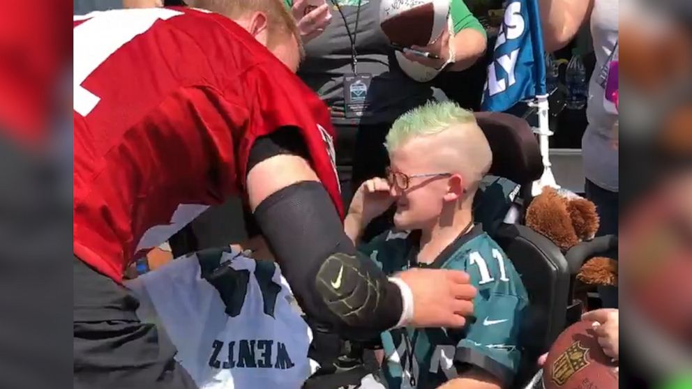 Philadelphia Eagles Quarterback Carson Wentz Brings Young Fan In Wheelchair To Tears Video Abc News
