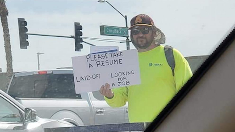 VIDEO: Dad who was laid off hands resumes to strangers on street