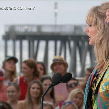 VIDEO: Taylor Swift accepts 1st Icon Award at the Teen Choice Awards