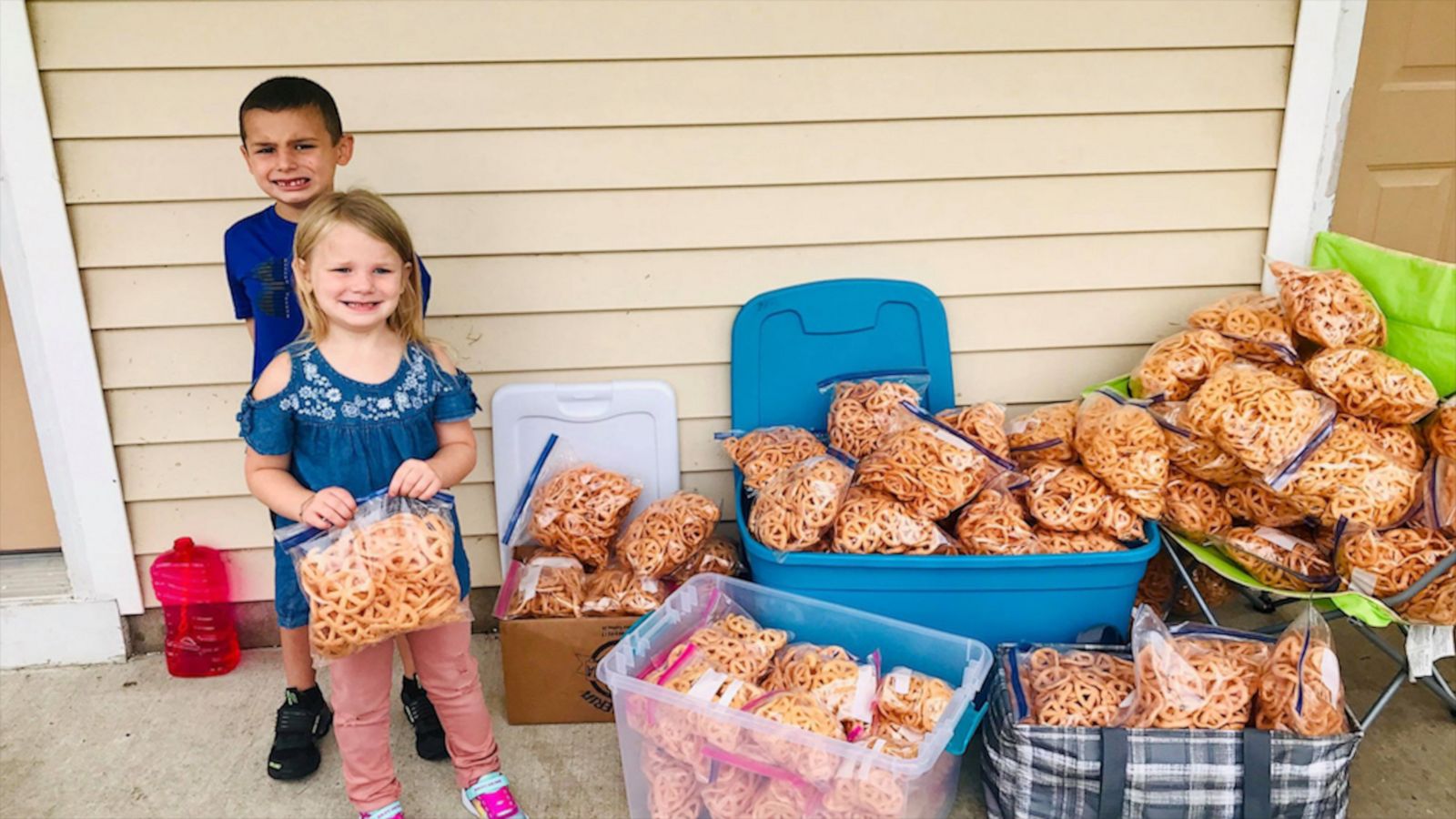 VIDEO: 1st grader sells homemade chips to buy school supplies for classmates