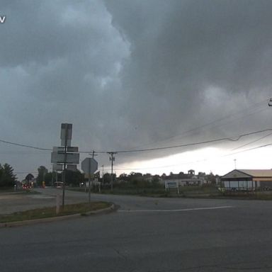 VIDEO: Tornadoes slice through homes in Iowa