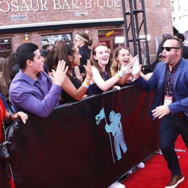 VIDEO: The viral Lizzo teacher on the VMA red carpet