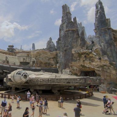 PHOTO: VIDEO: Star Wars: Galaxy's Edge opens at Walt Disney World 