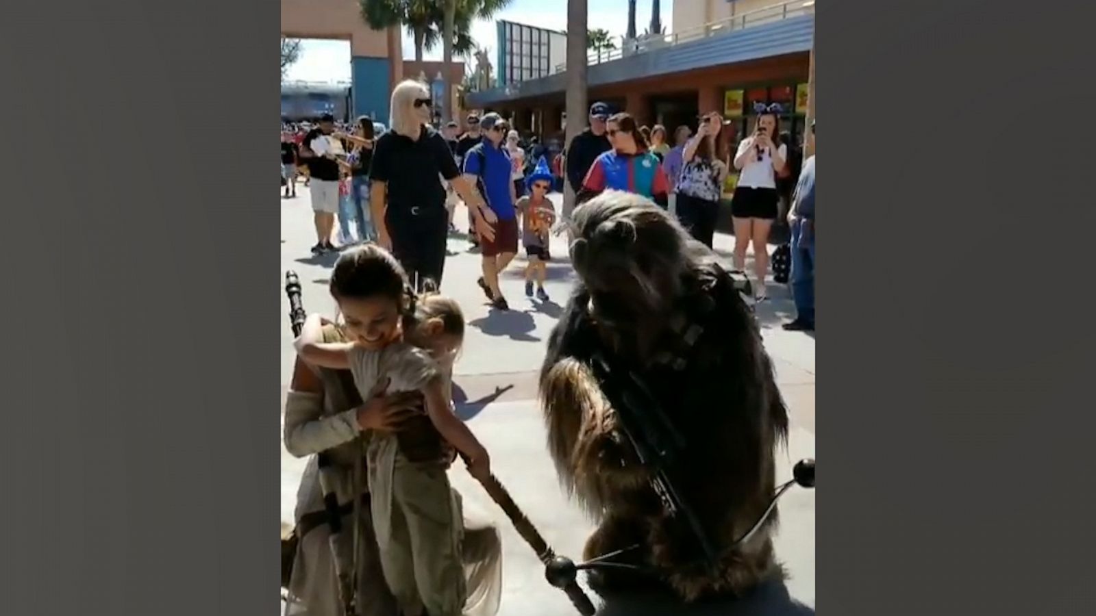 VIDEO: Pint-sized 'Star Wars' fan has the sweetest reaction to meeting her lookalike