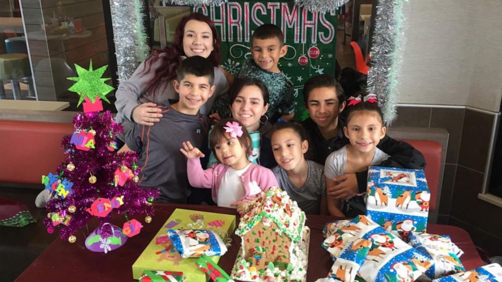 VIDEO: Disneys volunteer family of the year