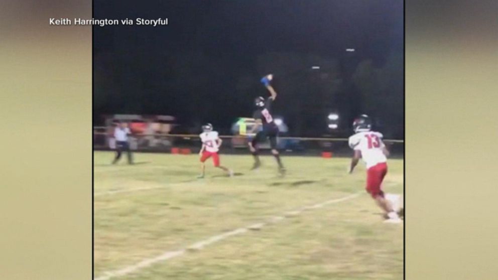 VIDEO: High school football star makes amazing 1-handed catch