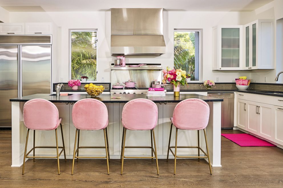 PHOTO: Barbie Malibu Dreamhouse Kitchen. 