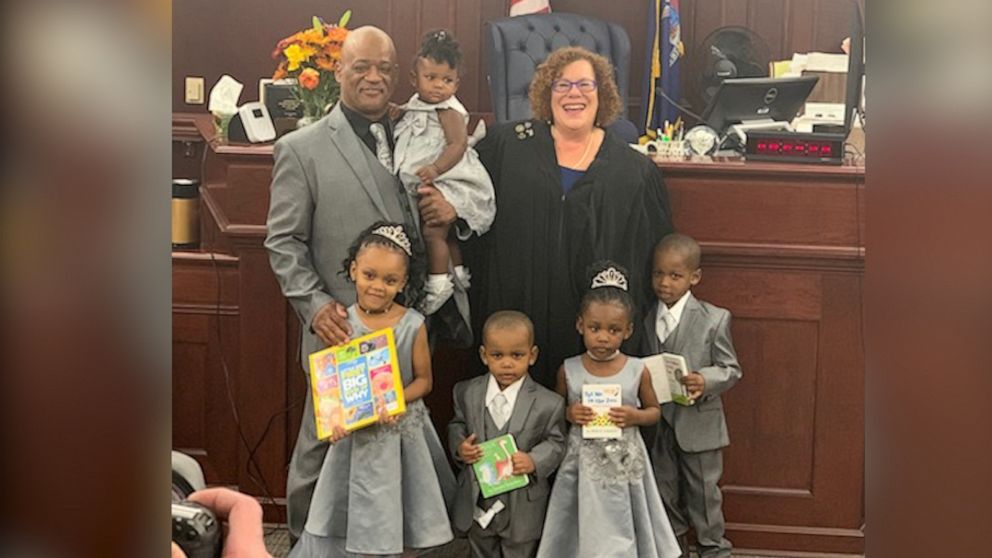 Single dad who fostered 30 kids adopts 5 siblings under 5 years