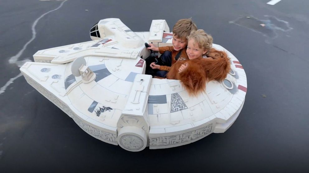 VIDEO: Dad builds mini Millennium Falcon for his kids to trick-or-treat 