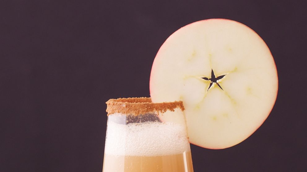 VIDEO: This apple cider mimosa recipe is all you need to get through Thanksgiving 