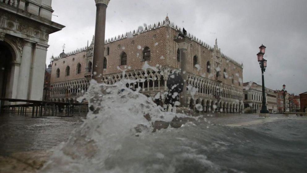 Video High tide is expected to peak in Venice - ABC News