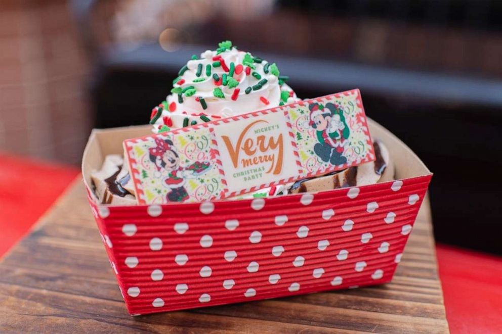 PHOTO: Christmas Cookie Sundae from Auntie Gravity’s Galactic Goodies for Mickey’s Very Merry Christmas Party at Magic Kingdom Park 