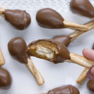 VIDEO: Make 'turkey legs' out of chocolate and pretzels with this "Taste of Home" recipe