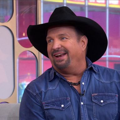 VIDEO: Garth Brooks cried at Bruno Mars' concert, sings 'Friends in Low Places'