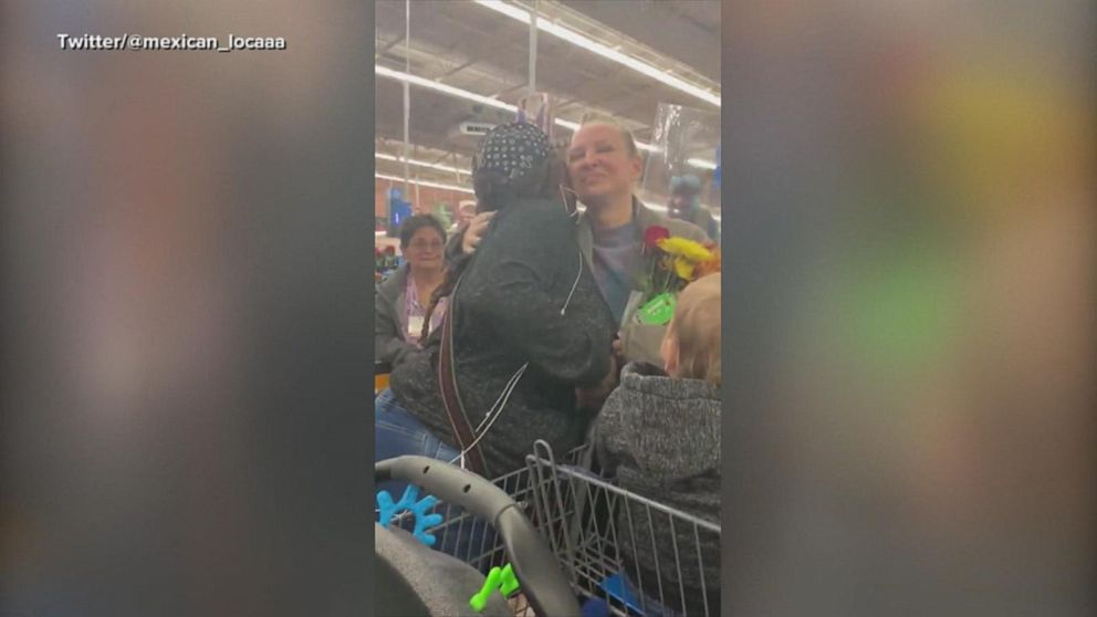 VIDEO: Sia surprises Walmart customers by paying for their groceries