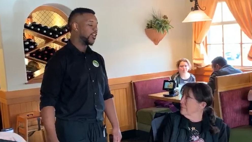 Olive Garden Server Wows Diners With Stellar Voice Video Abc News