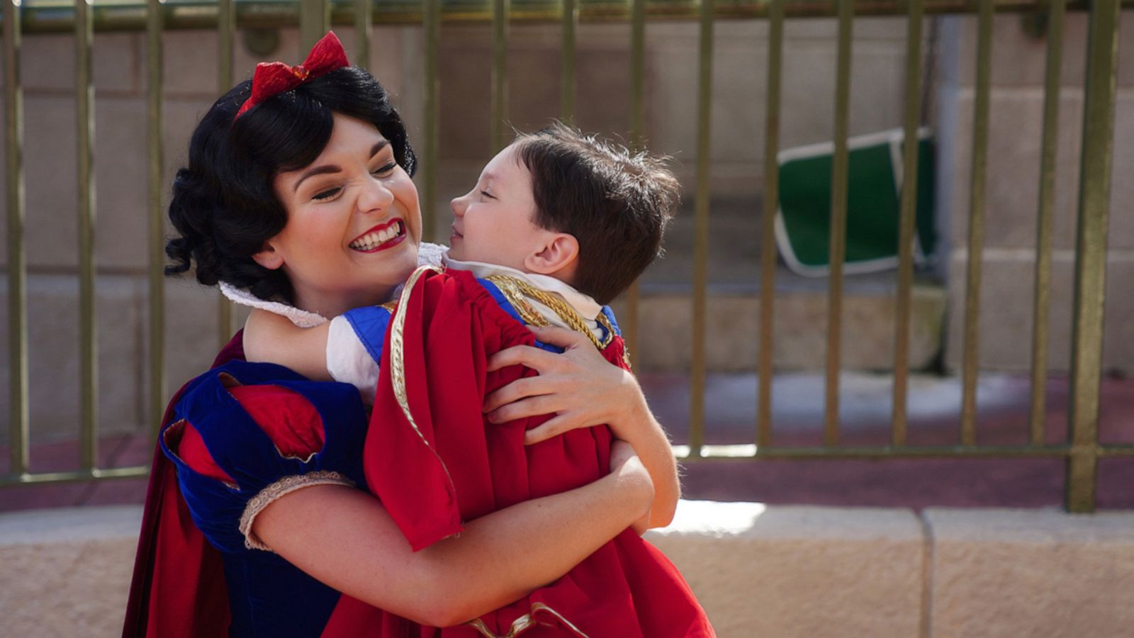 VIDEO: Boy has sweetest interactions with Disney princess characters