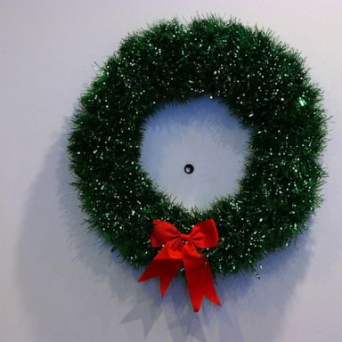 VIDEO: How to make a Christmas wreath 